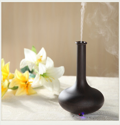 經(jīng)典花瓶香熏機(jī) 超聲波、木紋與負(fù)離子加濕器的企業(yè)禮品定制新選擇